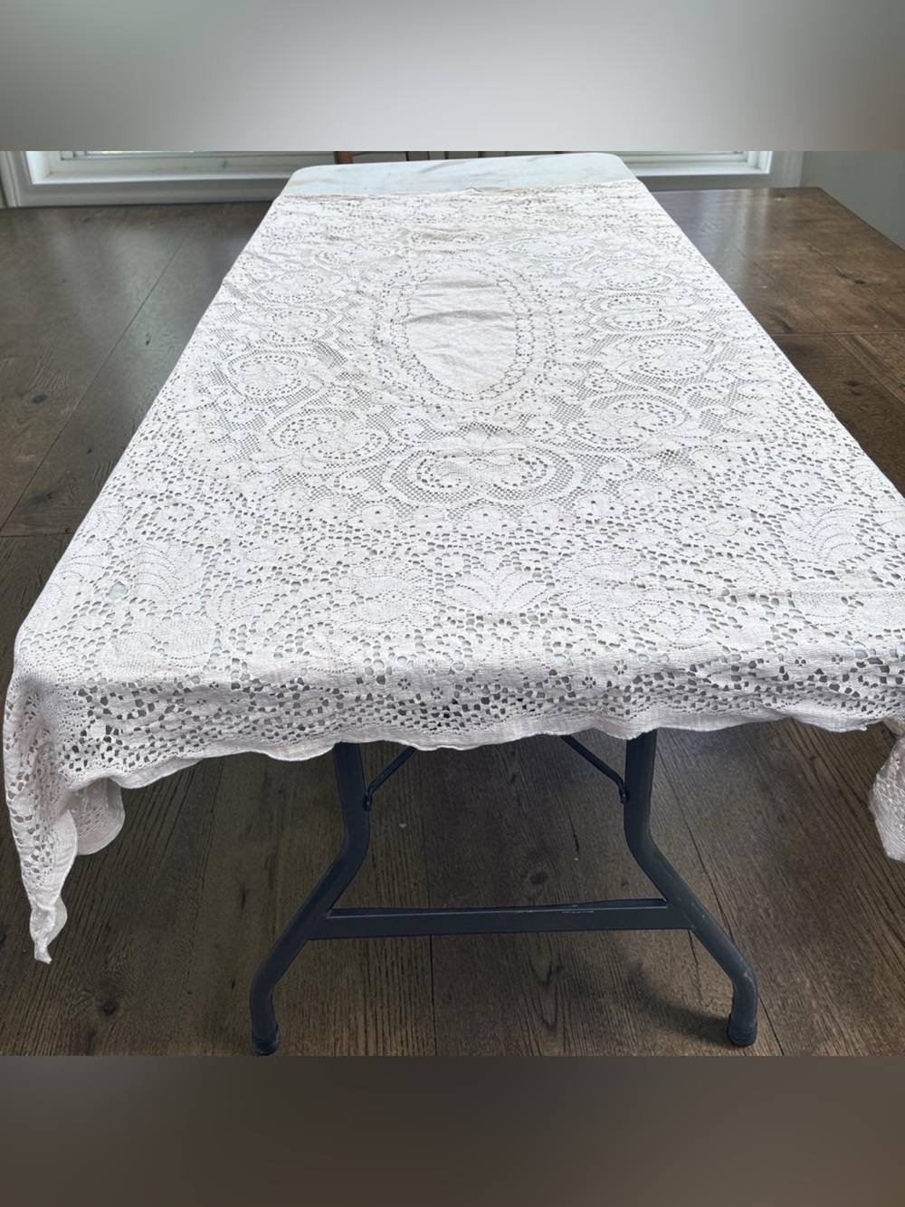 🤍 Vintage Floral Lace Tablecloth 52”x70”